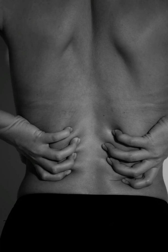 Soulagement des douleurs lombaires grâce à l’acupuncture et au massage du dos à Aix-en-Provence.